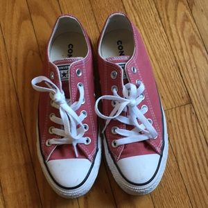Red Converse Chuck Taylor low tops size 7